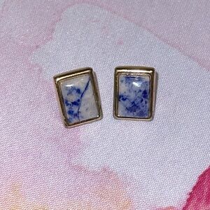 Blue/white vintage earrings 🌺